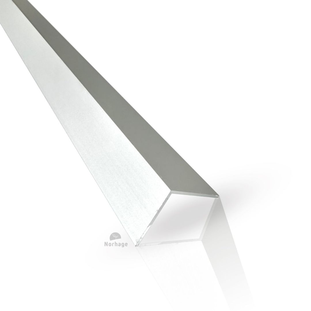 Aluminium L-profil sett ovenfra med fokus på de glatte kantene og den slitesterke overflaten